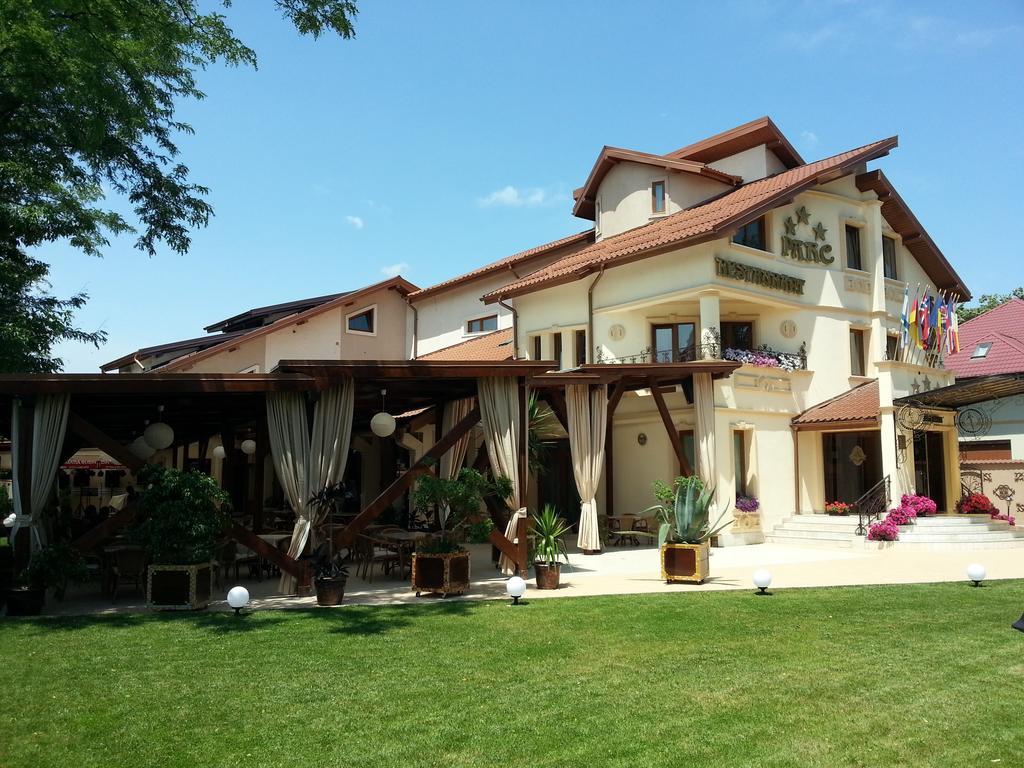Hotel Parc Tecuci Exterior photo